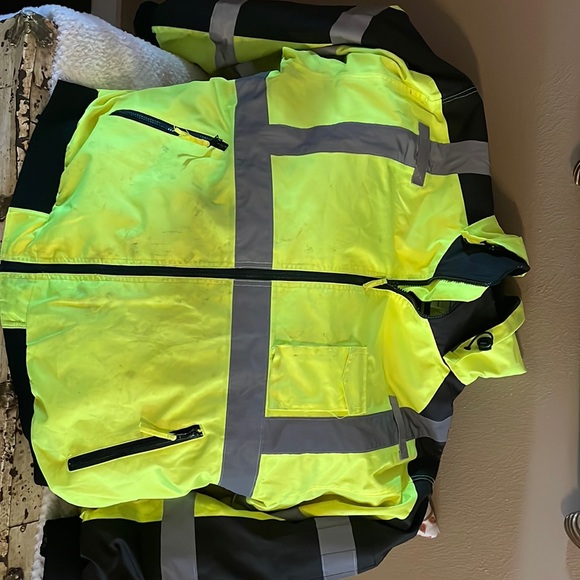 Hi vis waterproof jacket with zip out inner fleece very warm everything works 👍 - Picture 1 of 4